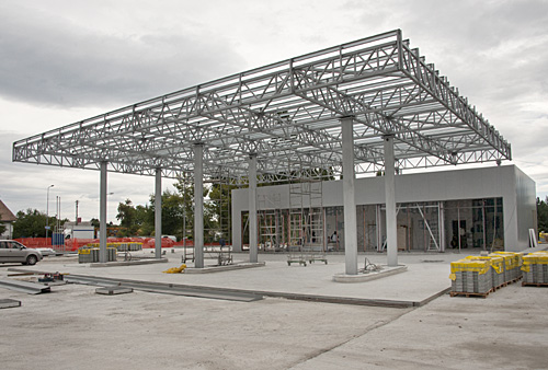 Structural steel frame for gas station canopy construction