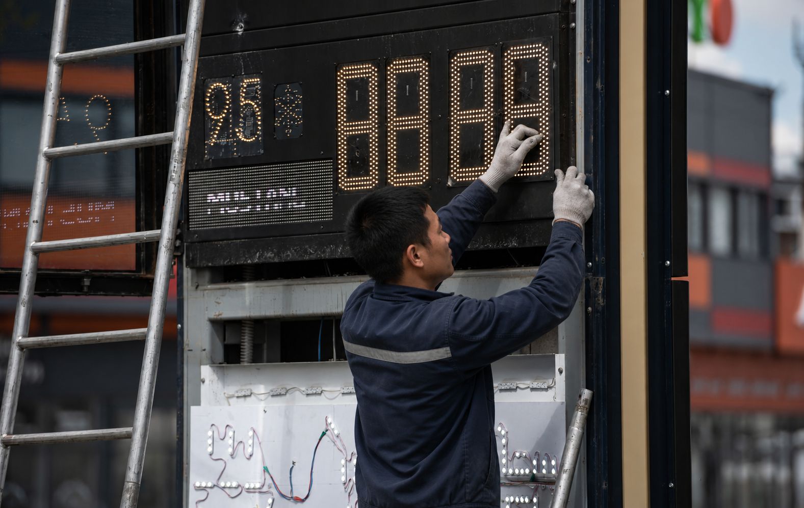 Technician troubleshooting an LED gas price sign that is not updating