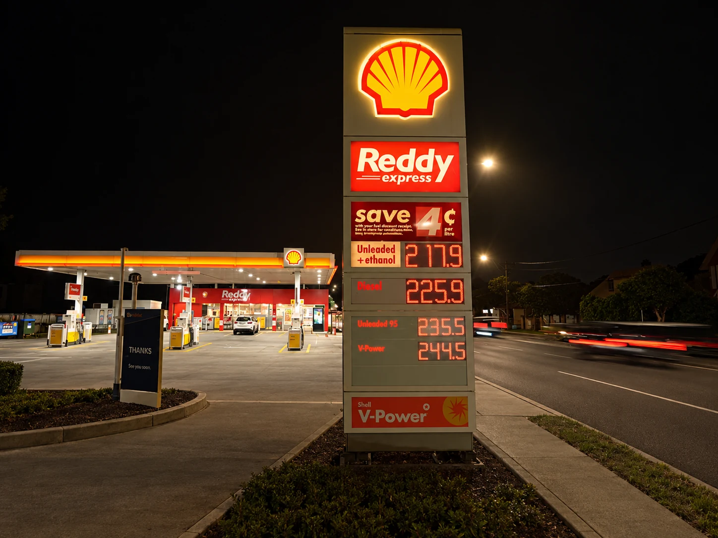 Pylon LED gas price sign